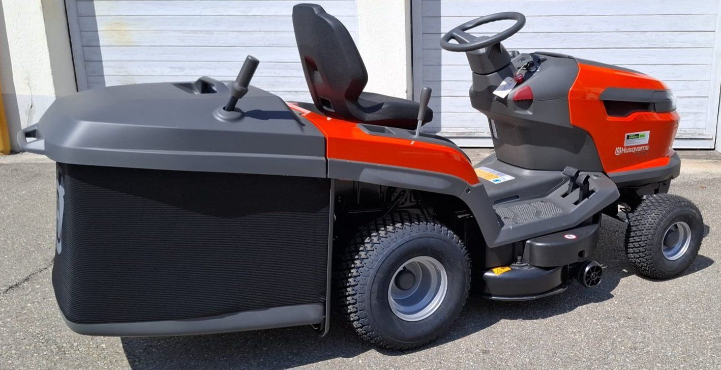 Husqvarna Tondeuses à gazon: Rasentraktor Husqvarna TC215 – Neuf avec emballage d'origine à St. Gallen par BGT02 3