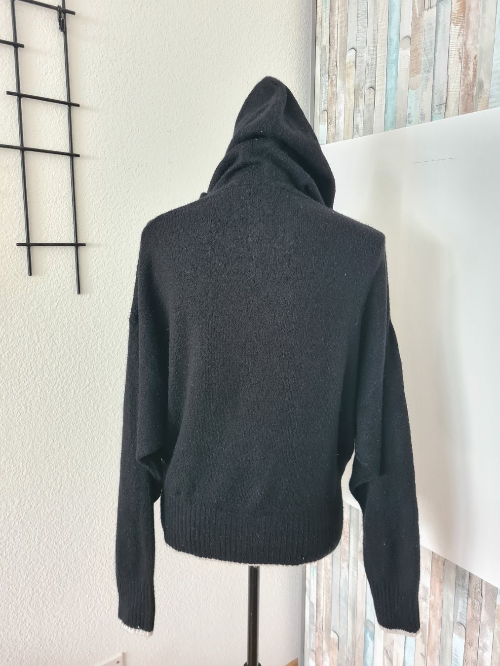 H&M Pulls & Sweat-shirts: Pullover Hoodie von H&M, Grösse M, Schwarz – Neuf (Voir description) à KRIENS par Franzy_Blond10 3