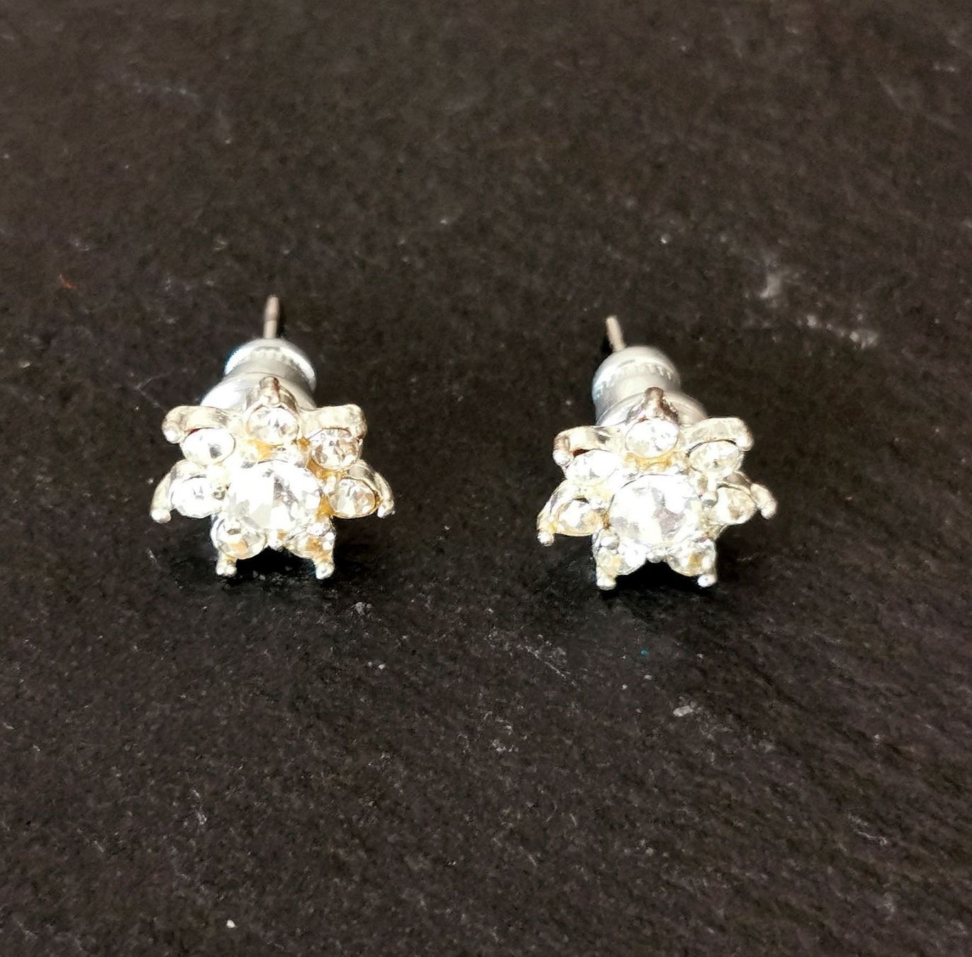 Orecchini pendenti & Orecchini a lobo: Boucles d'oreilles argentées/zirconias – Nuovo (secondo la descrizione) da Veyrier venduto da Leilazizou