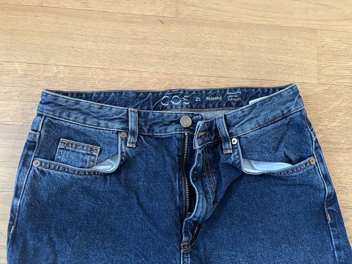 Cos Jeans: COS Jeans Relaxed, Grösse 25 – Nuovo (secondo la descrizione) da Zürich venduto da Honeybee7 4