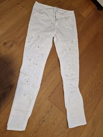 Weisse Jeans mit Blumenstickerei und Strass, Grösse 40