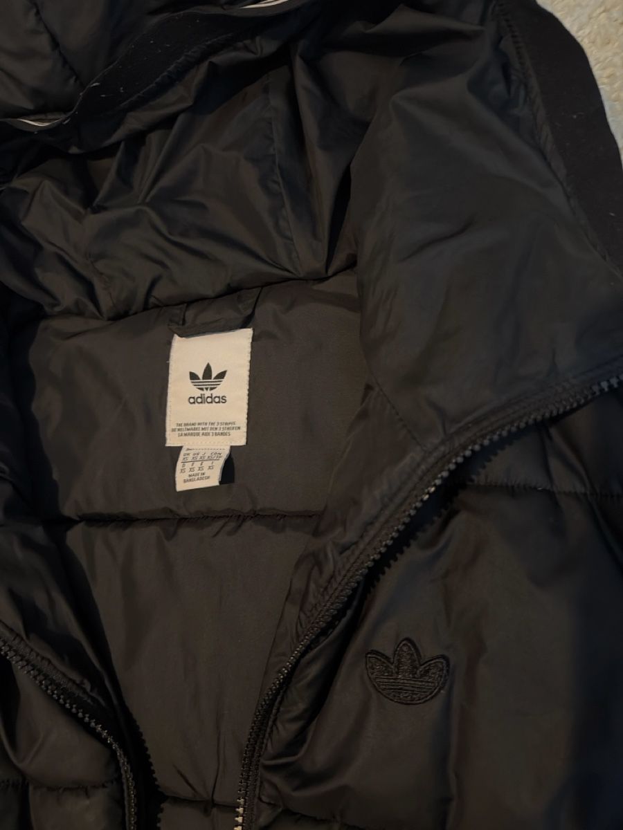 Adidas Giacche: Adidas Winterjacke Schwarz – Usato da Tennwil venduto da juupydu 2