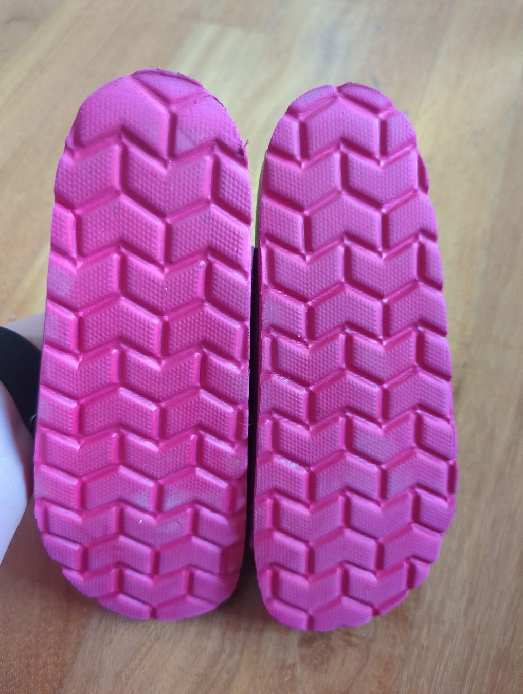 Scarpe per ragazzi: Migros Kids Hausschuhe Gr. 33 – Usato da Eglisau venduto da raf_hn2x 2