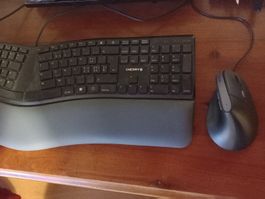Ergonomische Tastatur mit Maus