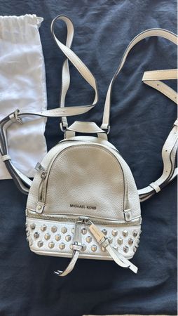 Mini Michael Kors Rucksack weiss mit Nieten neuwertig