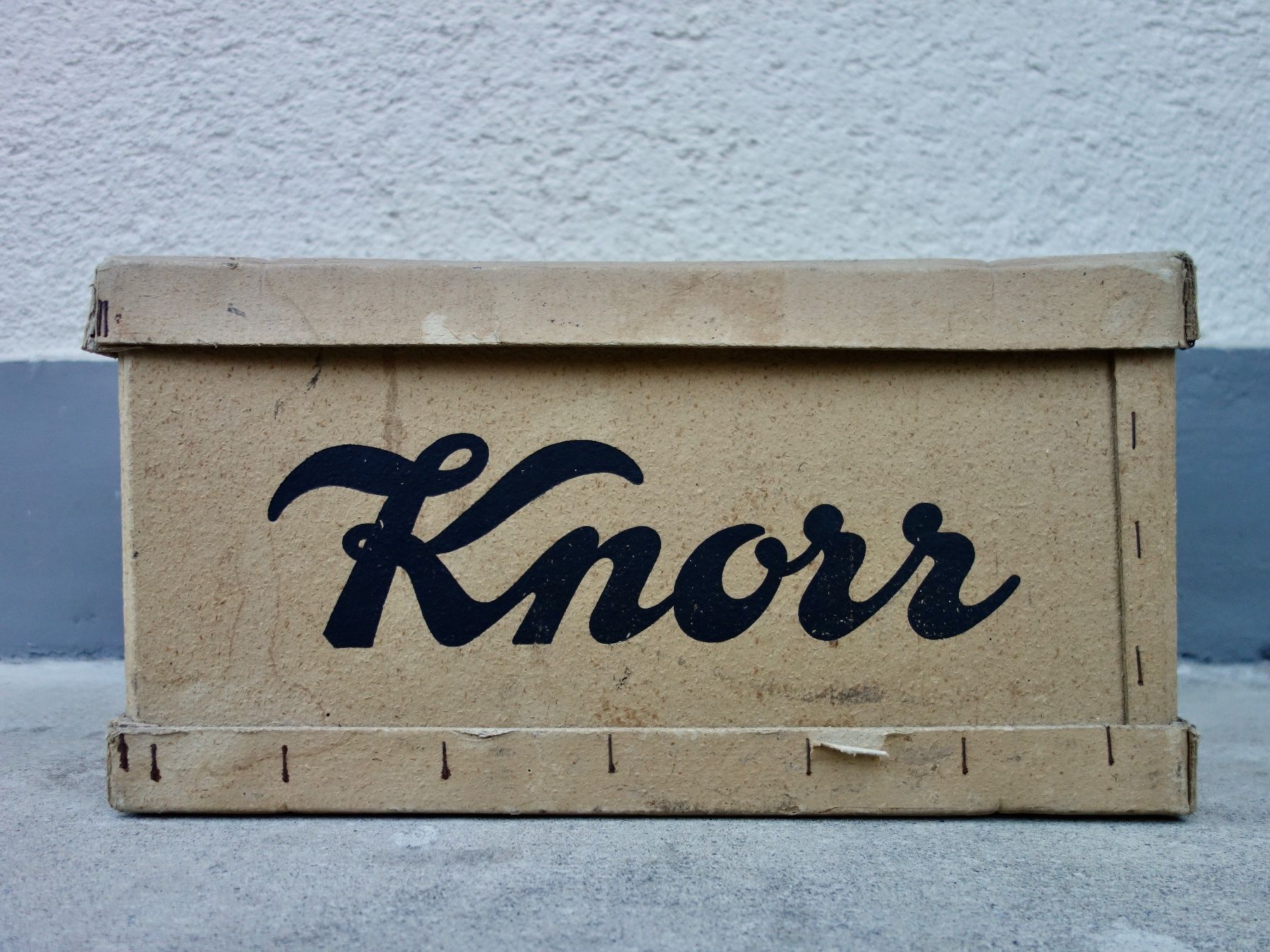 Transportkisten: Vintage Verpackung KNORR Schachtel Karton – Gebraucht aus Kerzers von bottlesandboxes 3