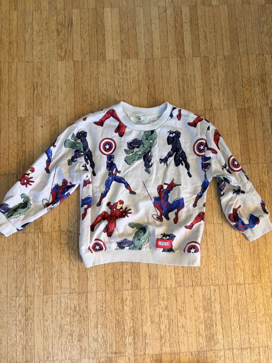 H&M Pulls et sweat-shirts: Pullover H&M Marvel Comic Print Grösse 116 getragen – D'occasion à Zürich par Greenleaves