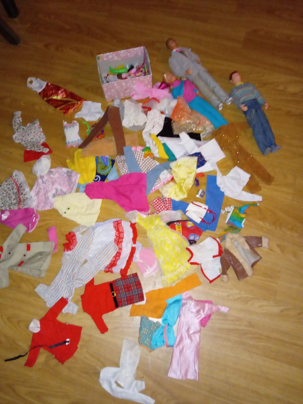 Bambole: abiti vintage Barbie + di 80 pezzi – Usato da Biasca venduto da Old_6blh 9