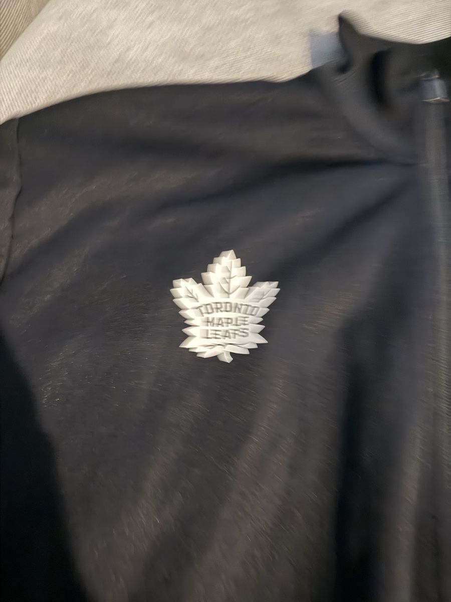 Adidas Jacken: Adidas Toronto Maple Leafs  Grösse L – Gebraucht aus Winterthur von ivule2000 1