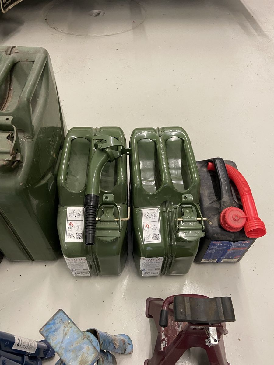 Kraftwerk Tutti gli attrezzi: Lot de jerrycan et Kraftwerk – Usato da Epauvillers venduto da Crap2 1