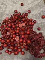 Grosses Set Christbaumkugeln Rot