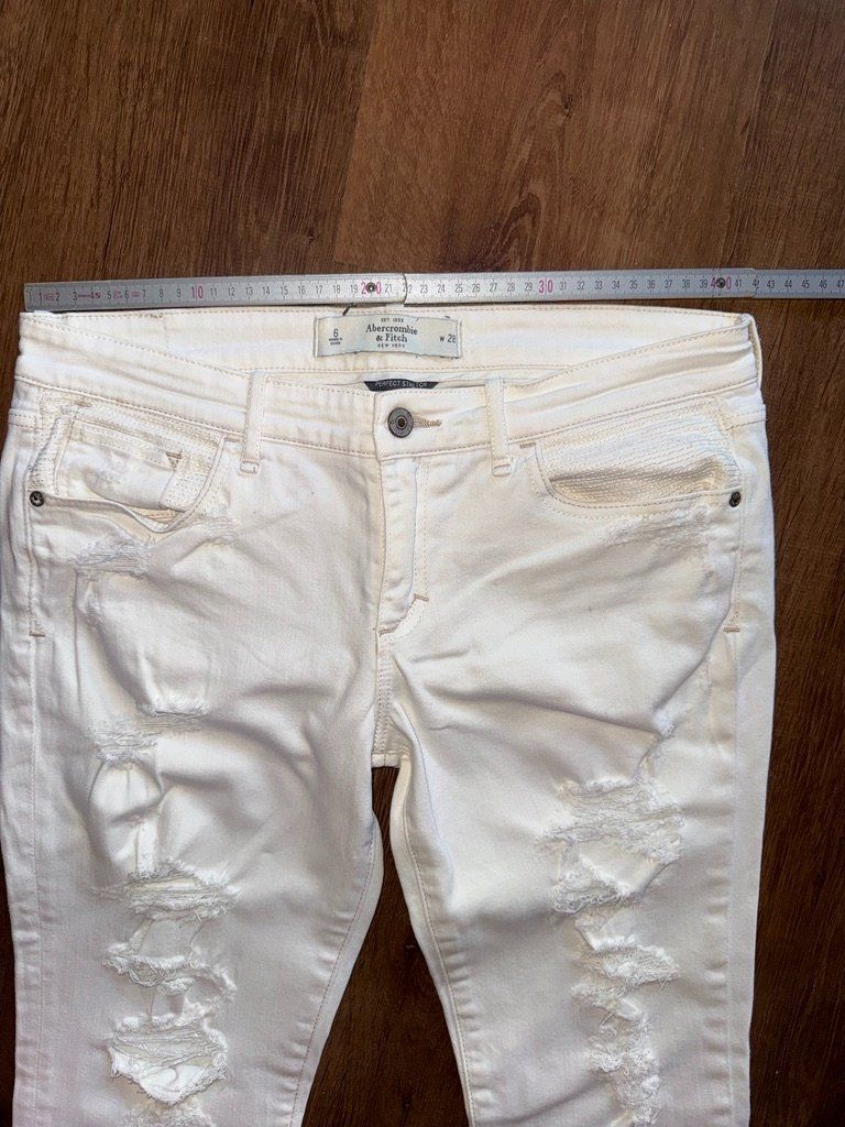 Abercrombie Jeans: Abercrombie Jeans - 28 – Gebraucht aus St-Sulpice VD von juhdu