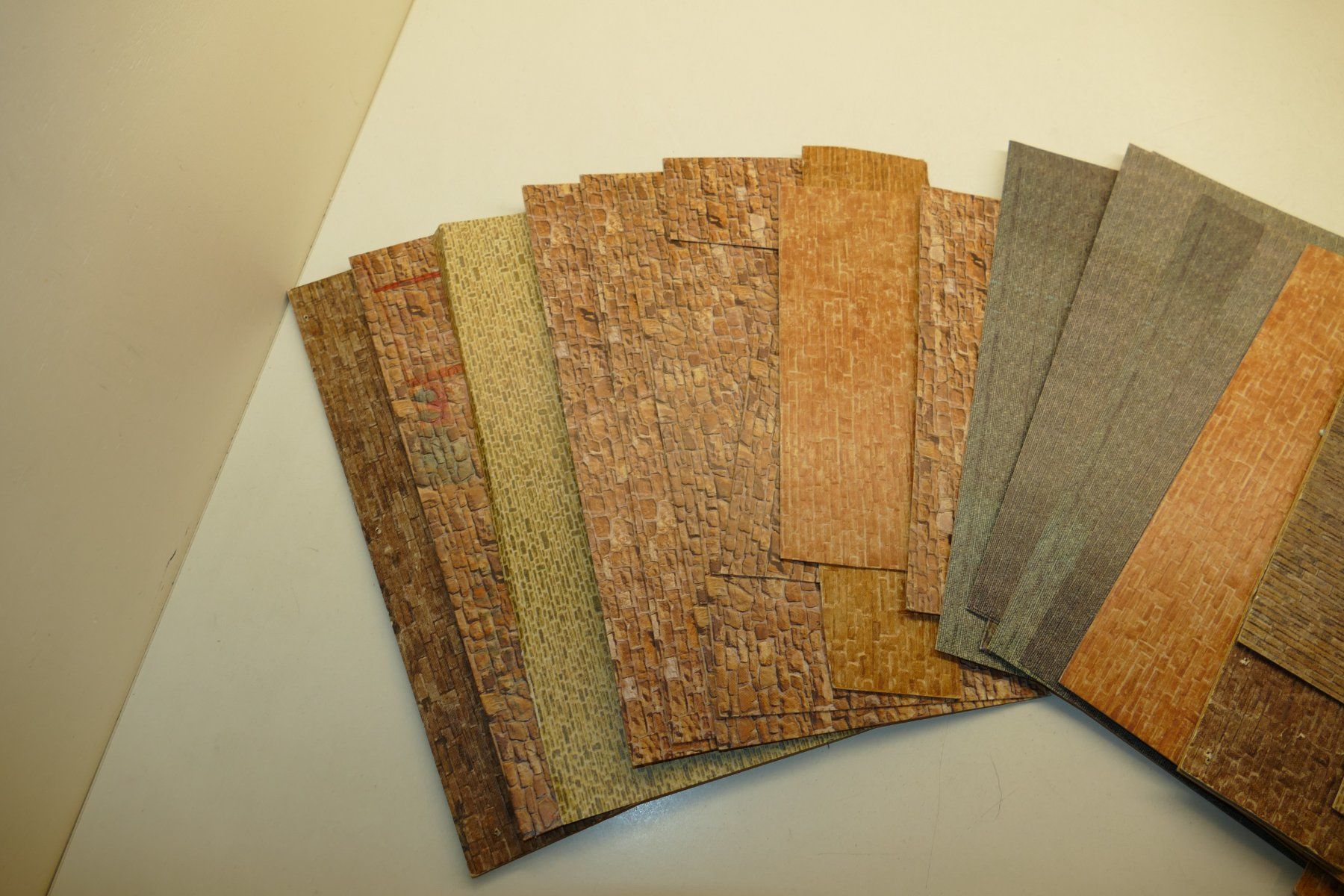 Modelleisenbahnen: Spur H0: Mauerplatten aus Papier – Gebraucht aus Niederhasli von rail-duerst 1