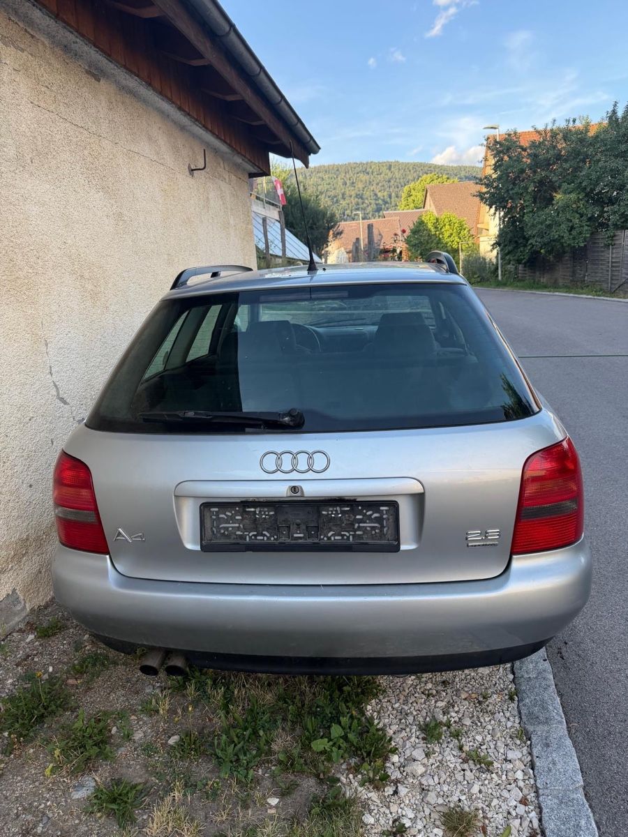 Audi Autos: Audi A4 B5 2.8 V6 Quattro  – Défectueux à Court par emi_5f67