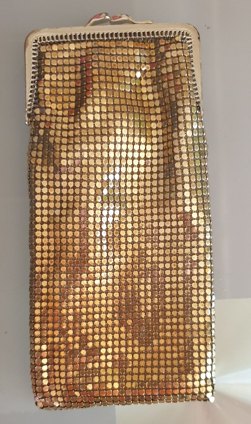 Altro in  Abbigliamento & Accessori: Vintage Brillenetui in Gold – Usato da Zürich venduto da bre_22v9