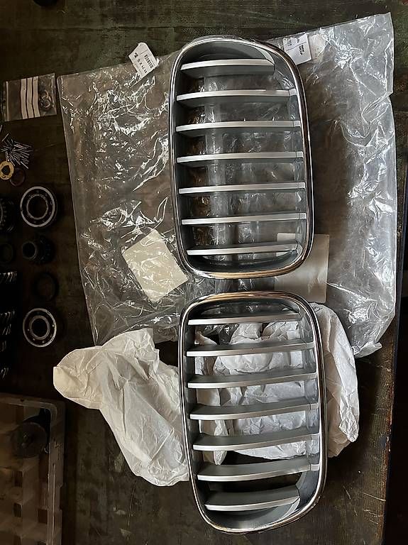 Tutti pezzi di ricambio auto: BMW X3 F25 Nieren – Usato da Schönengrund venduto da Oldbutgold93 3