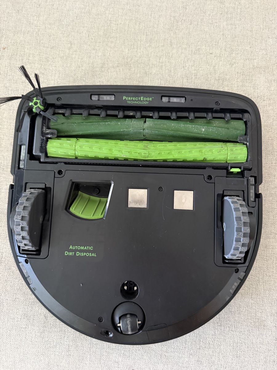 Aspirapolveri & Accessori: Roomba i7+ Robot Vacuum - Automatic Dirt Disposal! – Usato da Zürich venduto da pak_2ph9 1