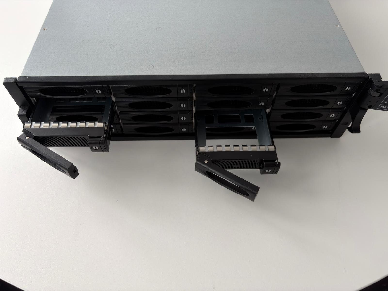 Serveurs: ACTi Proware NAS RAID Storage Bundle, 12-Bay + 16-Bay – D'occasion à Olten par VJii-Productions 5