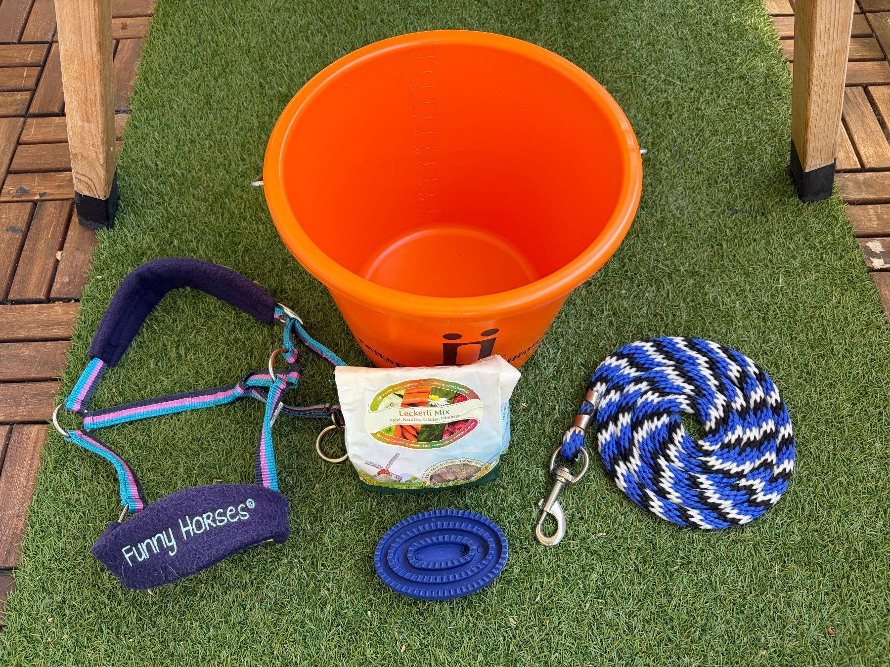 Spielzeuge: Gartenpferd/Voltigierbock mit viel Zubehör – Gebraucht aus Kilchberg ZH von gecko06 7