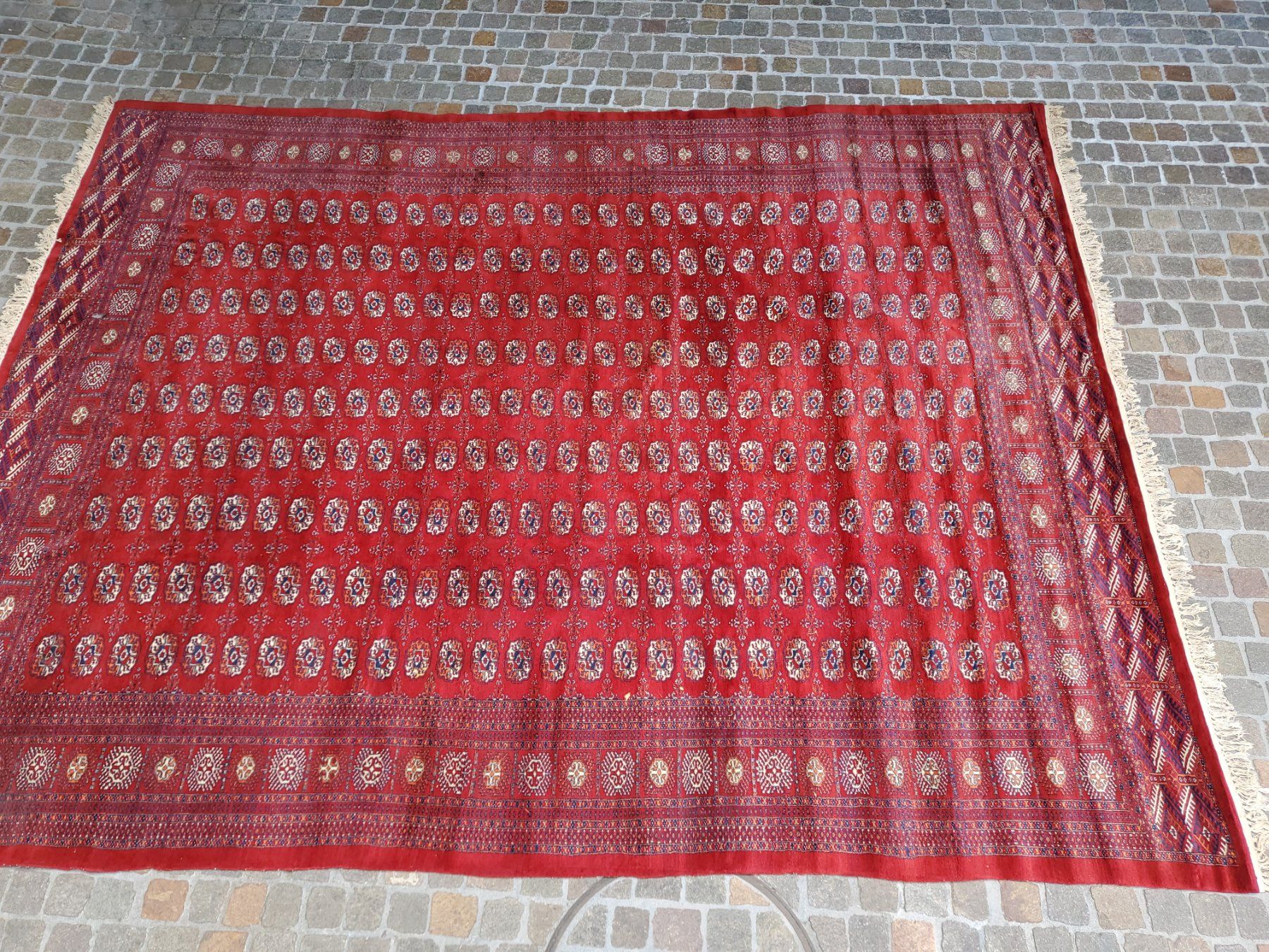 Tapis: Teppich mit Bokhara-Muster – D'occasion à Hergiswil NW par Guyleu