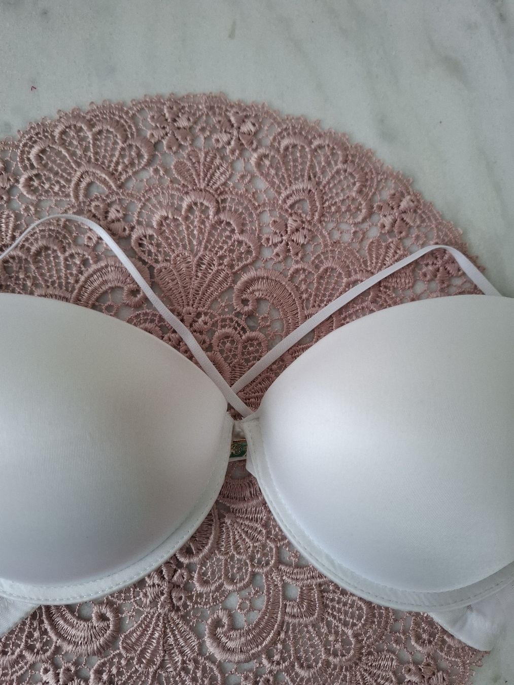 Altra biancheria intima: BH mit Goldkette, Grösse 70 B weiss – Nuovo (secondo la descrizione) da Zuchwil venduto da bvj_5t82 5