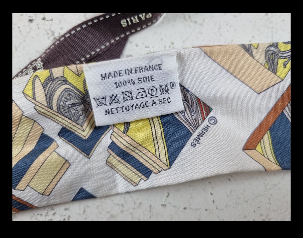 Hermès Foulards, Tücher & Schals: Twilly Hermès – Gebraucht aus Lausanne von Meganelausanne 3