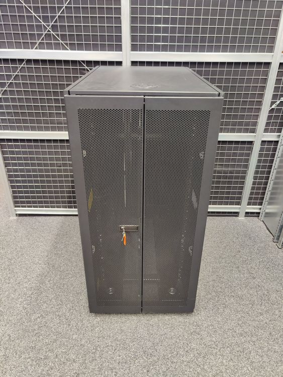 IBM S2 25U Standard Rack (Gebraucht) in Uetliburg SG für CHF 500 – nur ...