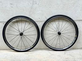 MAVIC Aksium 28" Clincher Laufradsatz LRS NEUWERTIG 2606