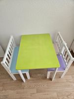 Kindertisch mit 2 Stühlen und einer Bank