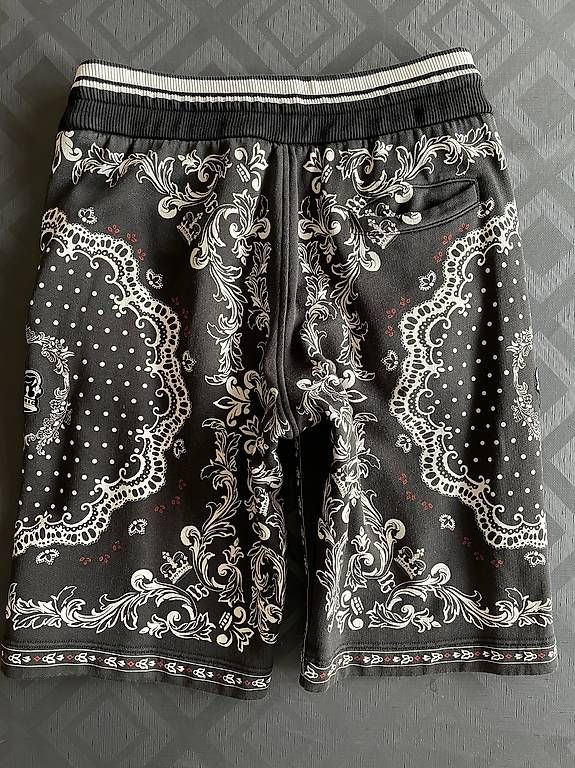 Dolce & Gabbana Pantaloni: Short Dolce e Gabbana 12-13 anni – Usato da Claro venduto da fru_fn7k 1