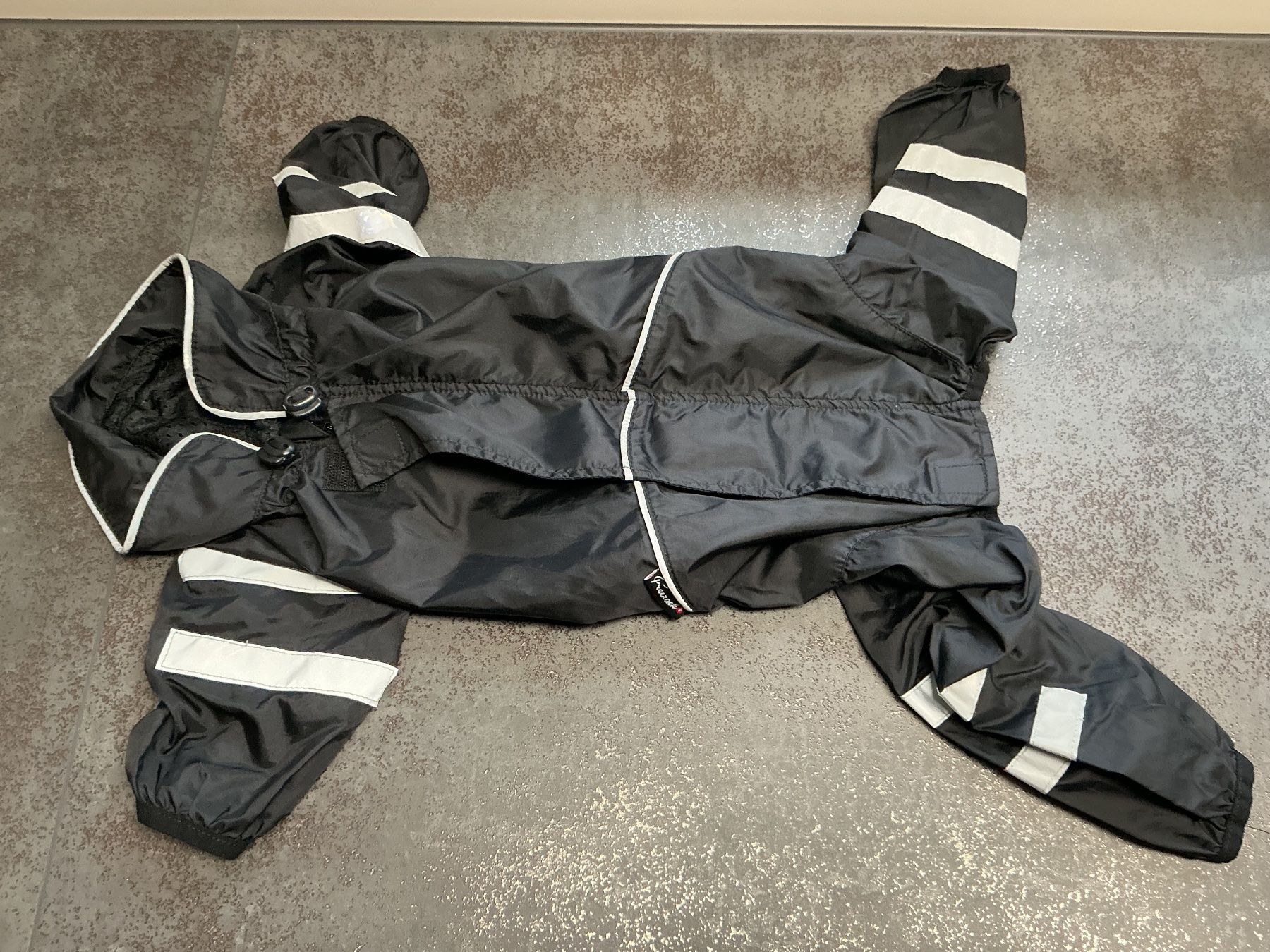 Abbigliamento: Hunde-Set: Regenmantel, Geschirr, Leine – Usato da Horw venduto da adler65 1