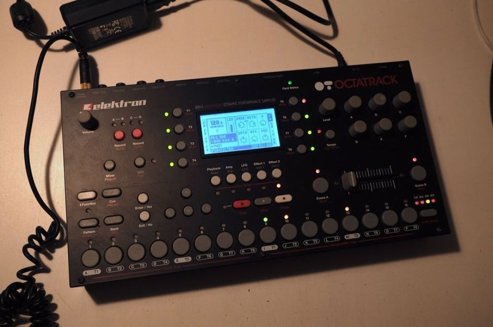 Elektron Octatrack MK1 + 16GB CF + Manual Kaufen auf Ricardo