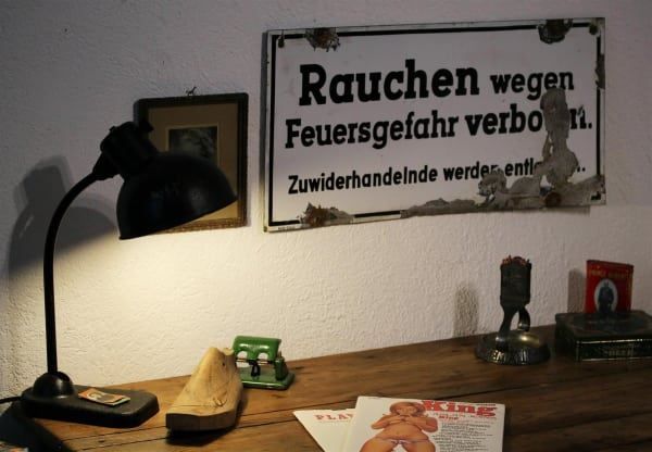 Schilder: doppelseitiges Emailschild "ENTLASSEN" – Gebraucht aus Birrwil von brandschatz_birrwil