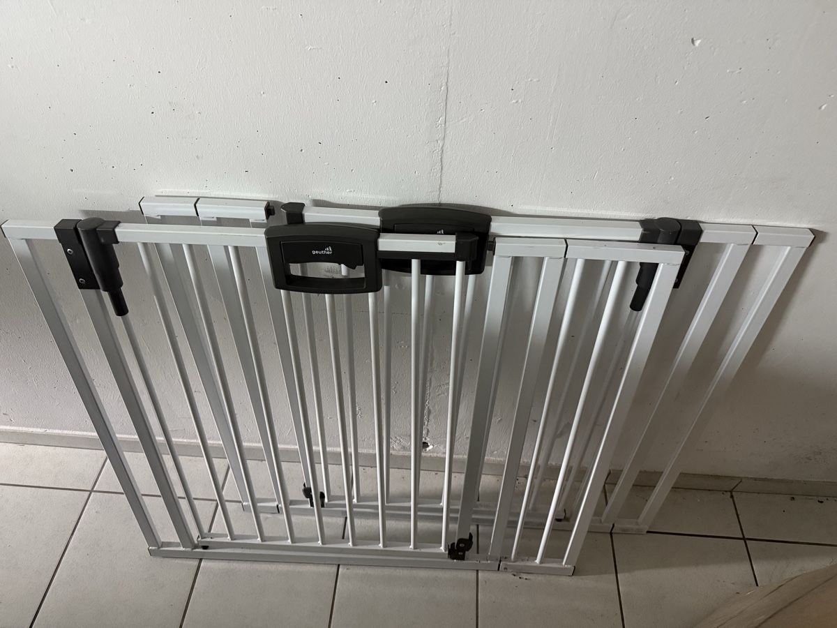 Geuther Box & Barriere di sicurezza: Türschutzgitter Geuter – Usato da Basel venduto da Oek007