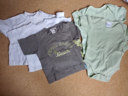 5 Shirts und Bodies, Gr. 62/68