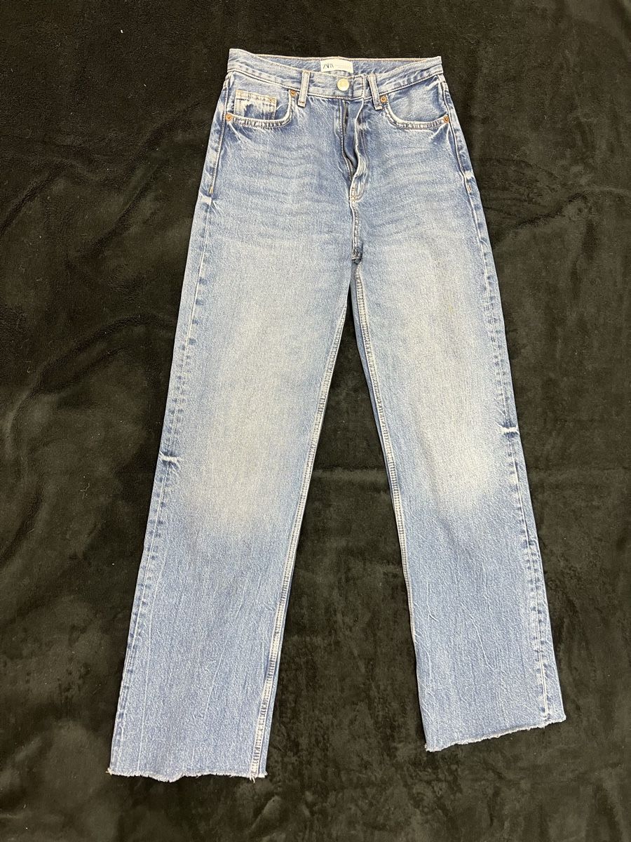 Zara Jeans: ZARA Jeans Straight Cut mit Raw Hem, Grösse  34 – Gebraucht aus Dübendorf von Kos12345