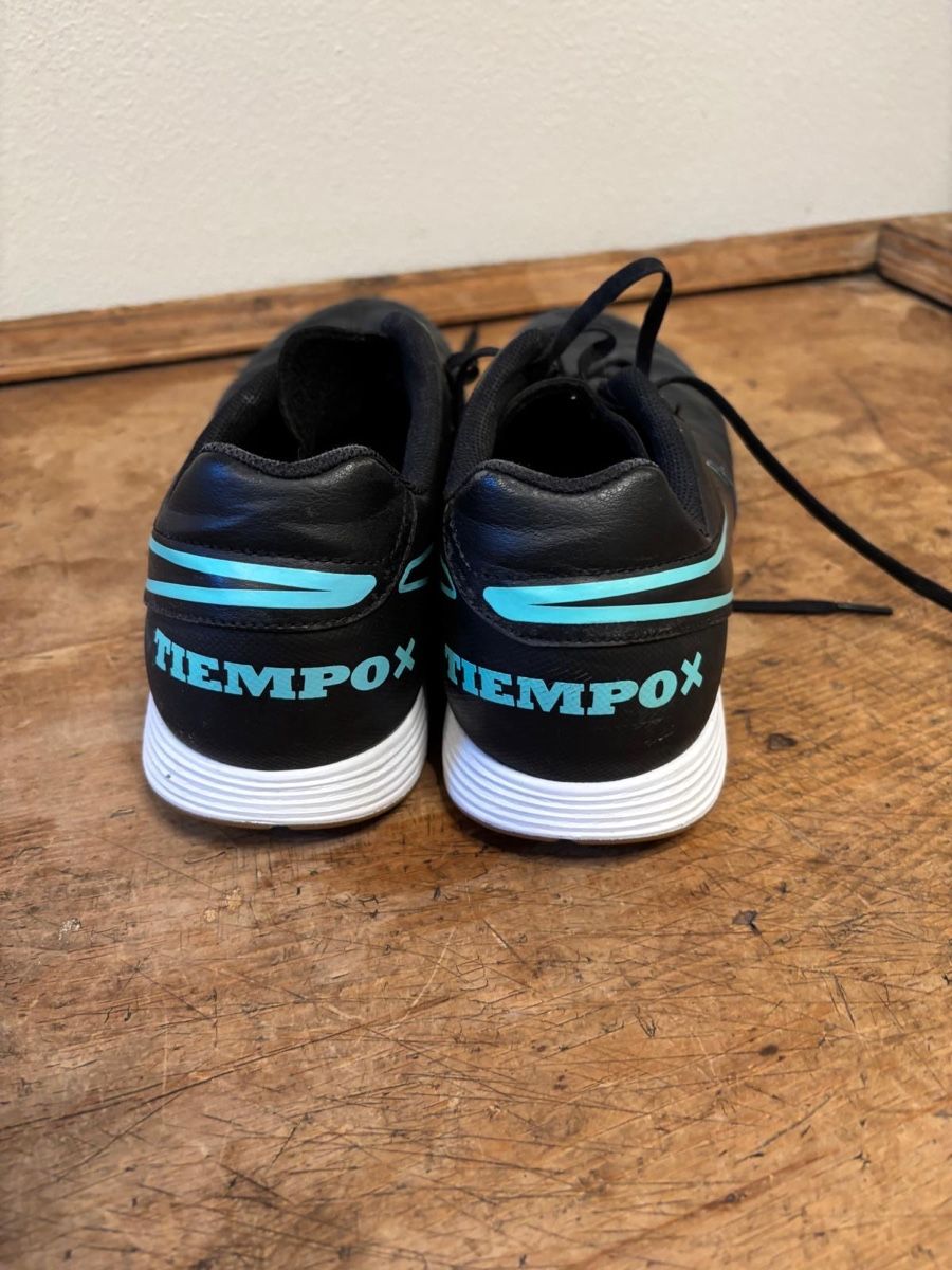 Nike Scarpe da uomo: Nike Tiempox Hallenturnschuhe 45 – Usato da Davos Frauenkirch venduto da p.lugnan 1
