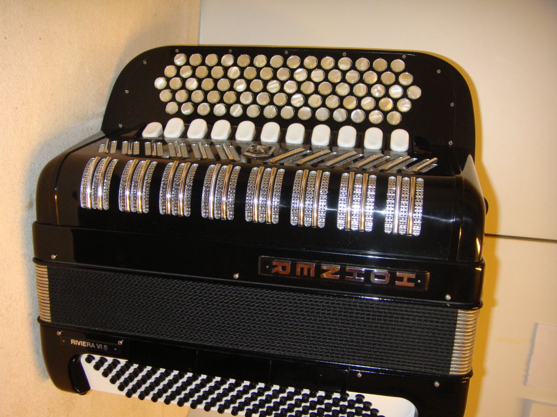 Musikinstrumente: Akkordeon Riviera VI S – Gebraucht aus muri ag von roessli01