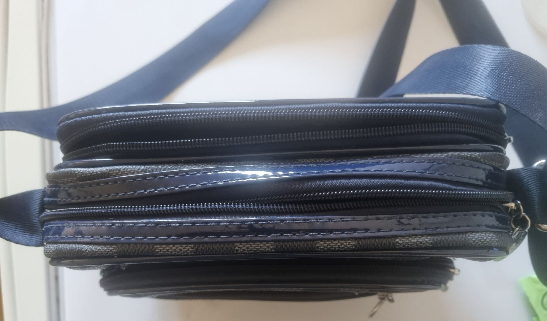 Taschen für Damen: Geräumige Umhängetasche mit vielen Fächern – Gebraucht aus Langnau am Albis von bro_lh5f 2