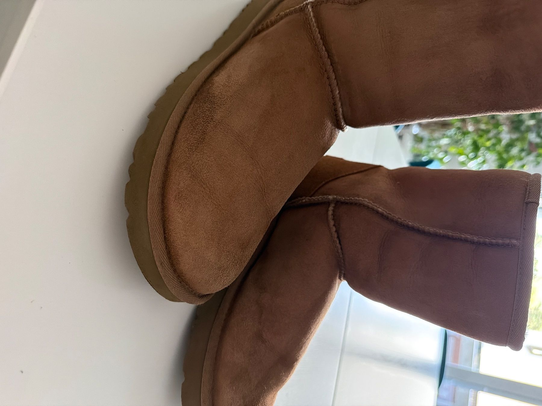 Ugg Scarpe da uomo: Bottines UGG classiques marron, taille 40 parfait état – Usato da Vernayaz venduto da cla_cj7n 4