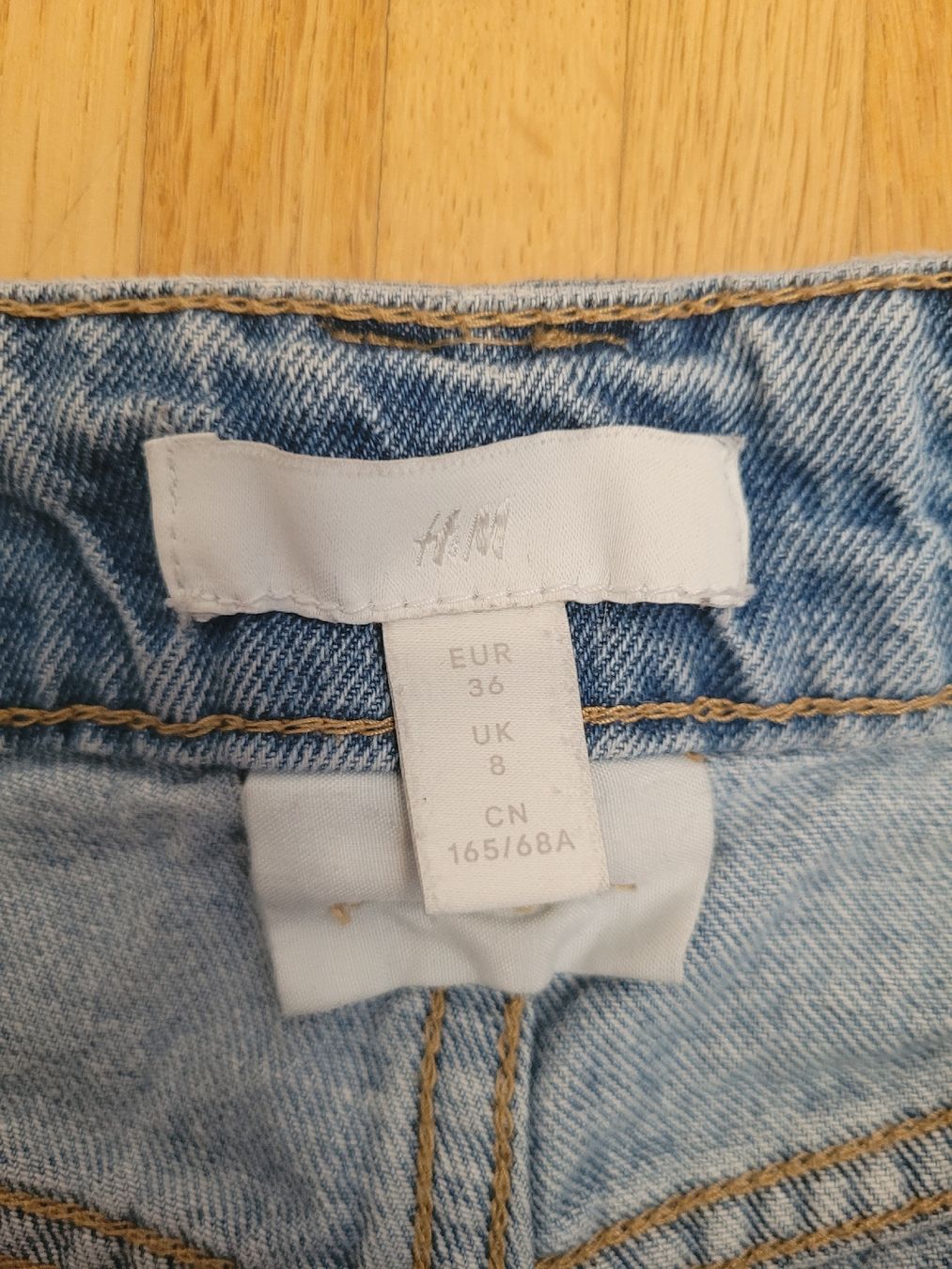 H&M Pantaloni: 76. Shorts en jean H&M taille 36 – Usato da Villars-sur-Glâne venduto da m66_dch5 2