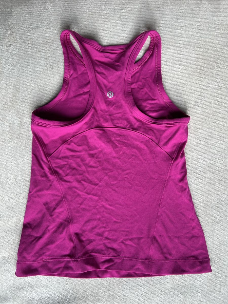 Lululemon Top: Lululemon Top – Nuovo (secondo la descrizione) da Herrliberg venduto da sof_rk7l 1