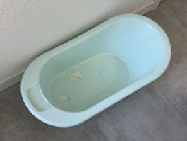 Neuwertige Badewanne von Bébé Jou mit 3 Stöpseln
