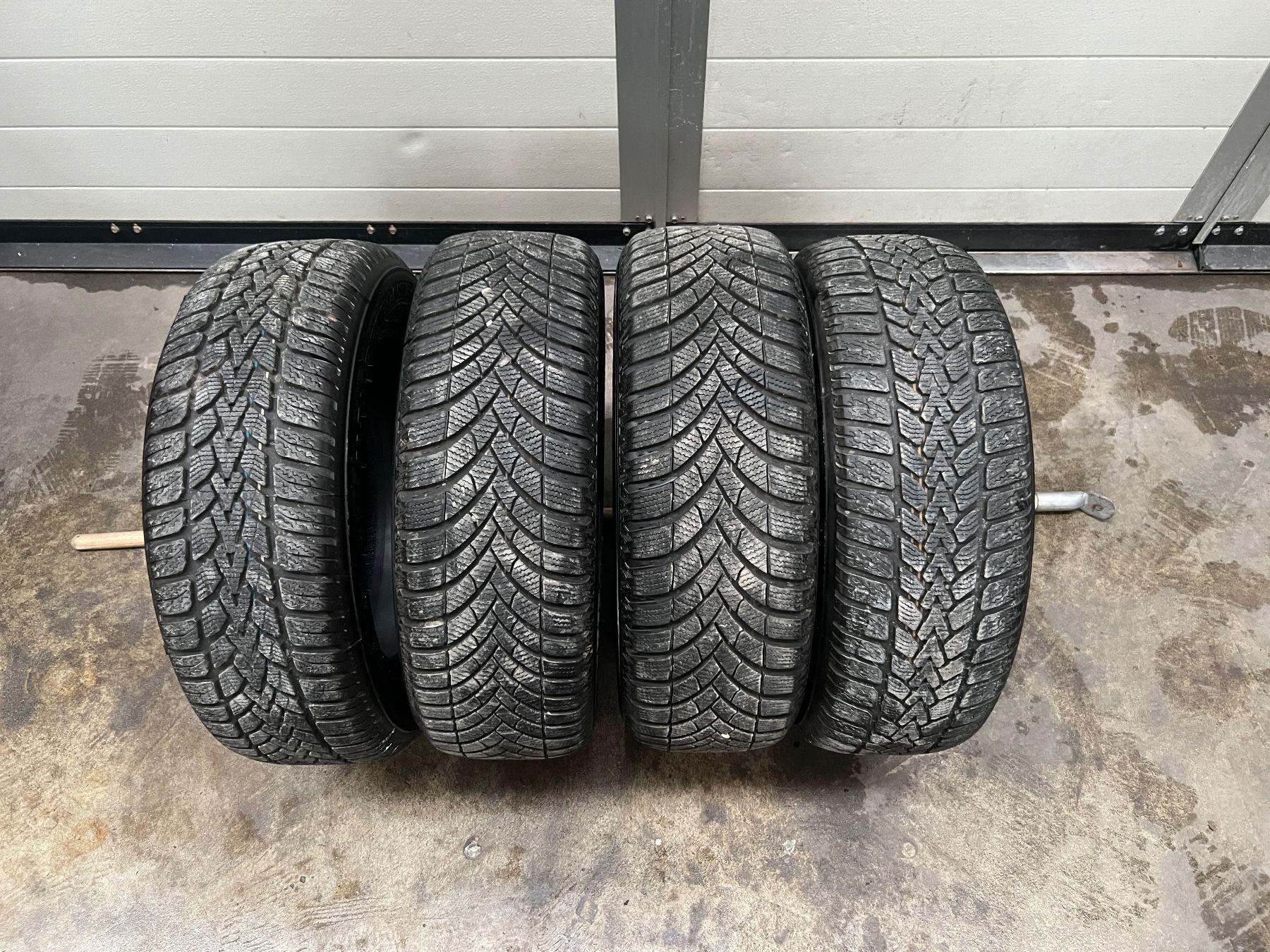 Dunlop Pneumatici & Ruote complete: Winterreifen 195/60/R15 88T M+S – Usato da Feuerthalen venduto da ItsKruusty 1