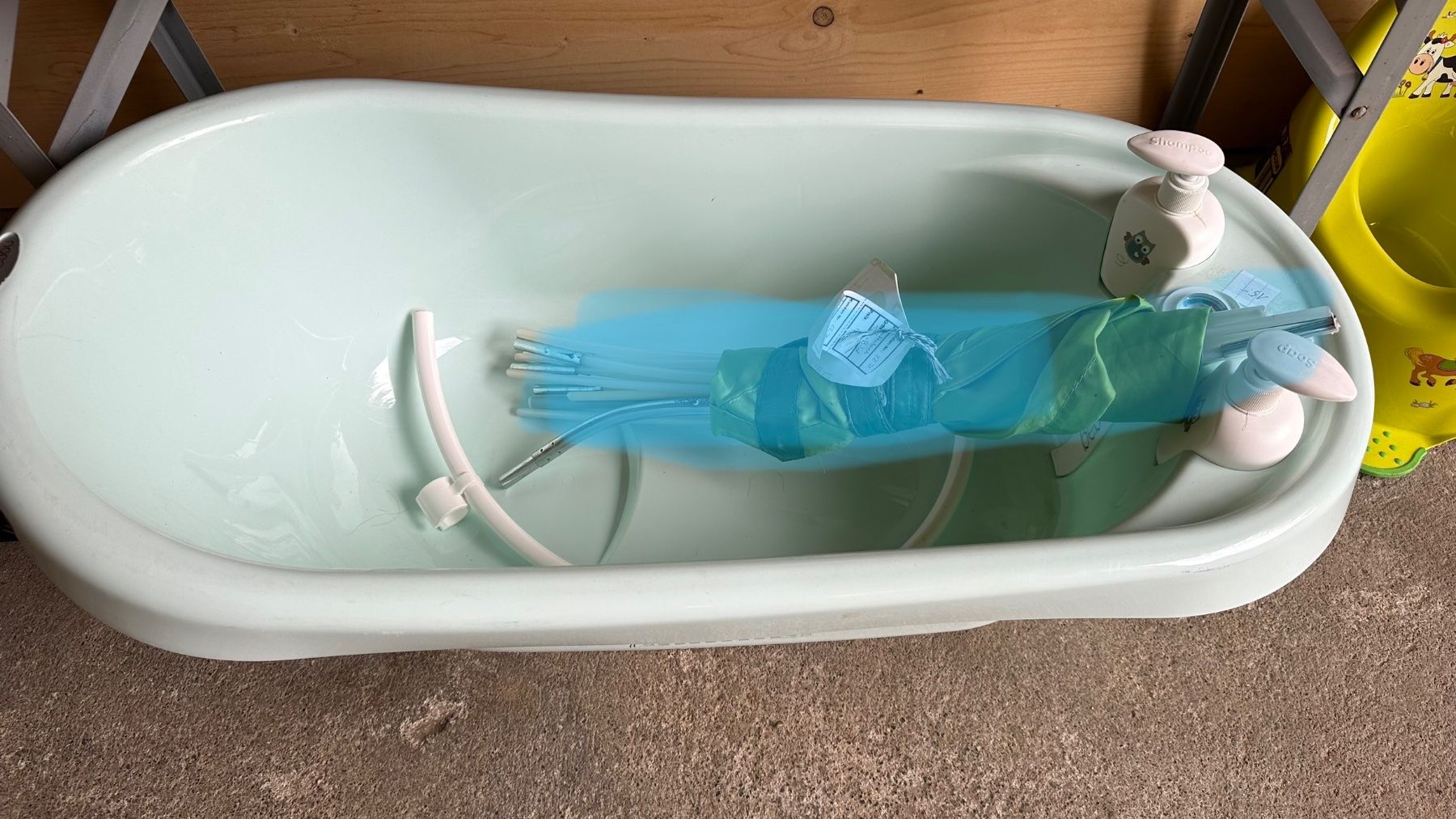 Badewannen: Babybadewanne mit Rost – Gebraucht aus Brüttisellen von sakura05