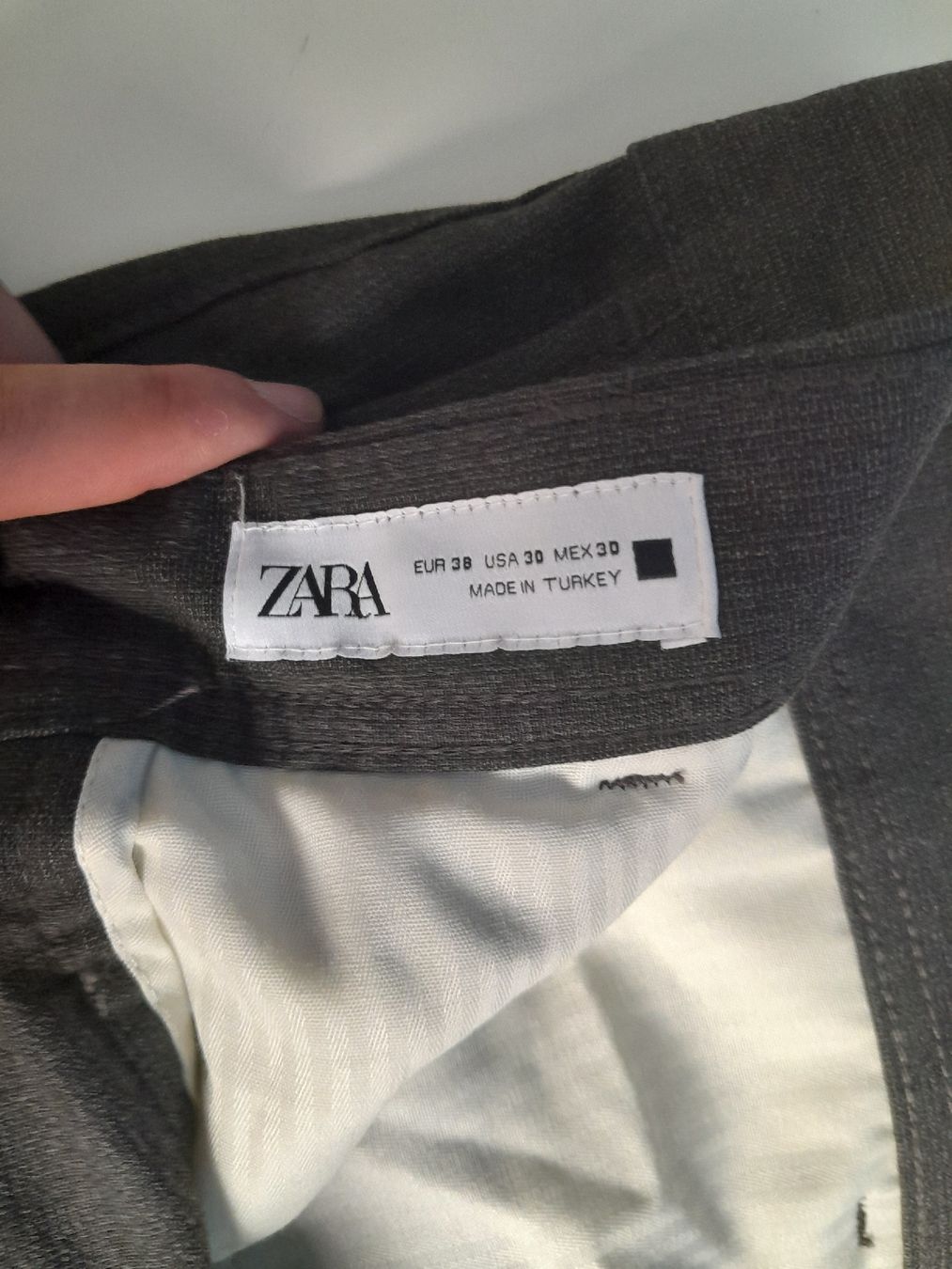 Zara Pantaloni: pantalon zara taille 38 marron chiné – Usato da Genève venduto da ang_fd8z 3