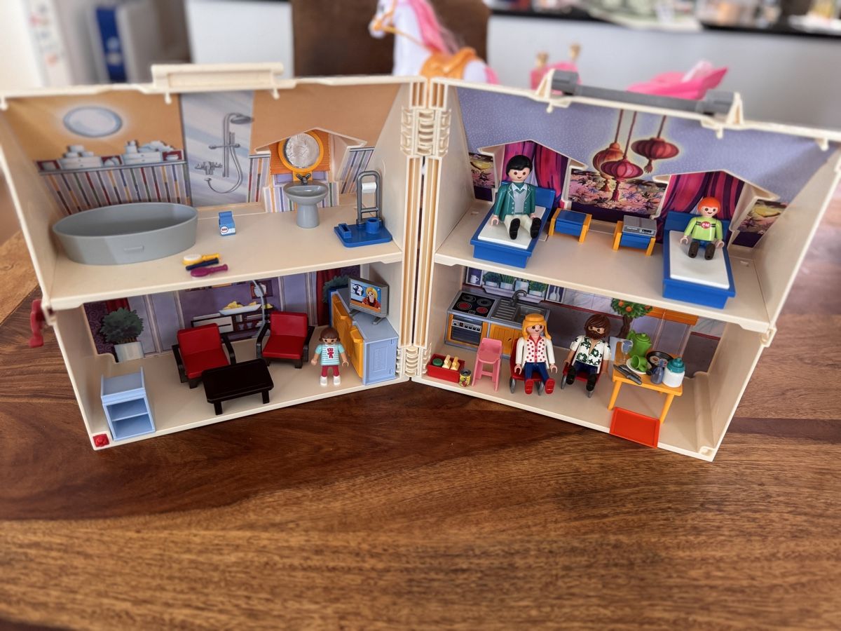 Playmobil Case e mobili per bambole: Playmobil Haus zum mitnehmen – Usato da Glattpark(Opfikon) venduto da Pink1919 1
