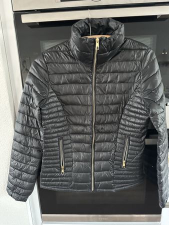 Schwarze Stepjacke