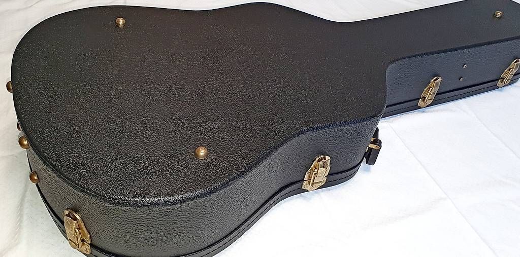 Gibson Strumenti musicali: Gibson Case Dreadnought Plüsch BLAU Gitarrenkoffer – Usato da Basel venduto da x-hobby 3