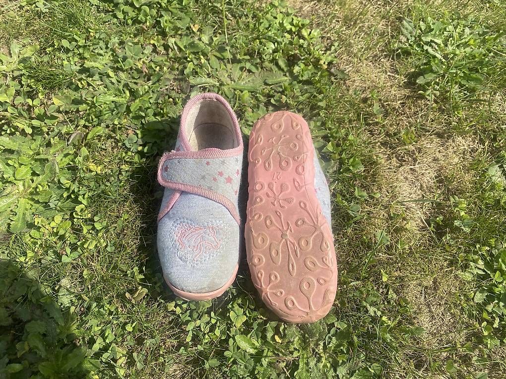 Chaussures filles: Hausschuhe Gr. 27 – D'occasion à Amlikon-Bissegg par jazzy-w